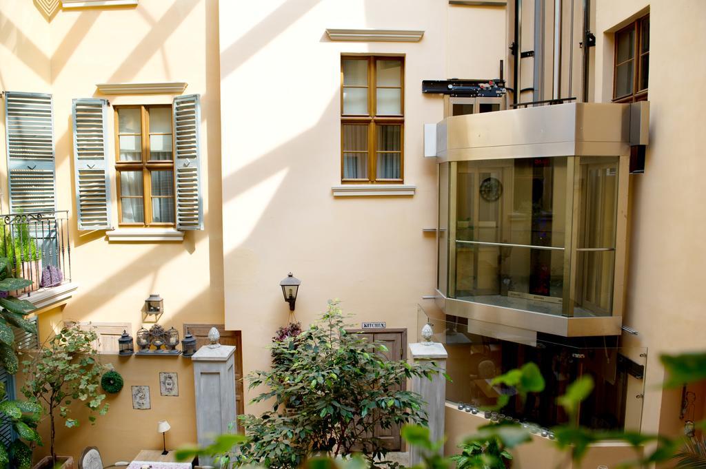 Hotel Kolegiacki Poznań Extérieur photo