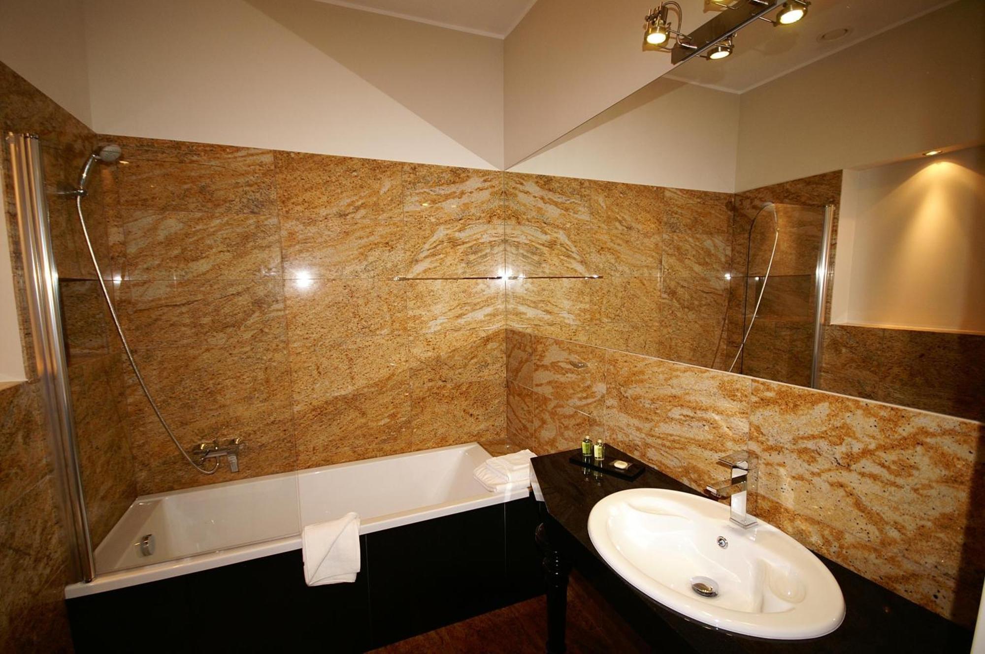 Hotel Kolegiacki Poznań Extérieur photo
