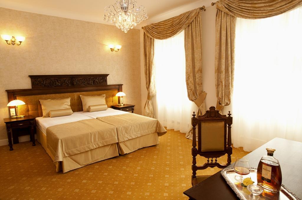 Hotel Kolegiacki Poznań Extérieur photo