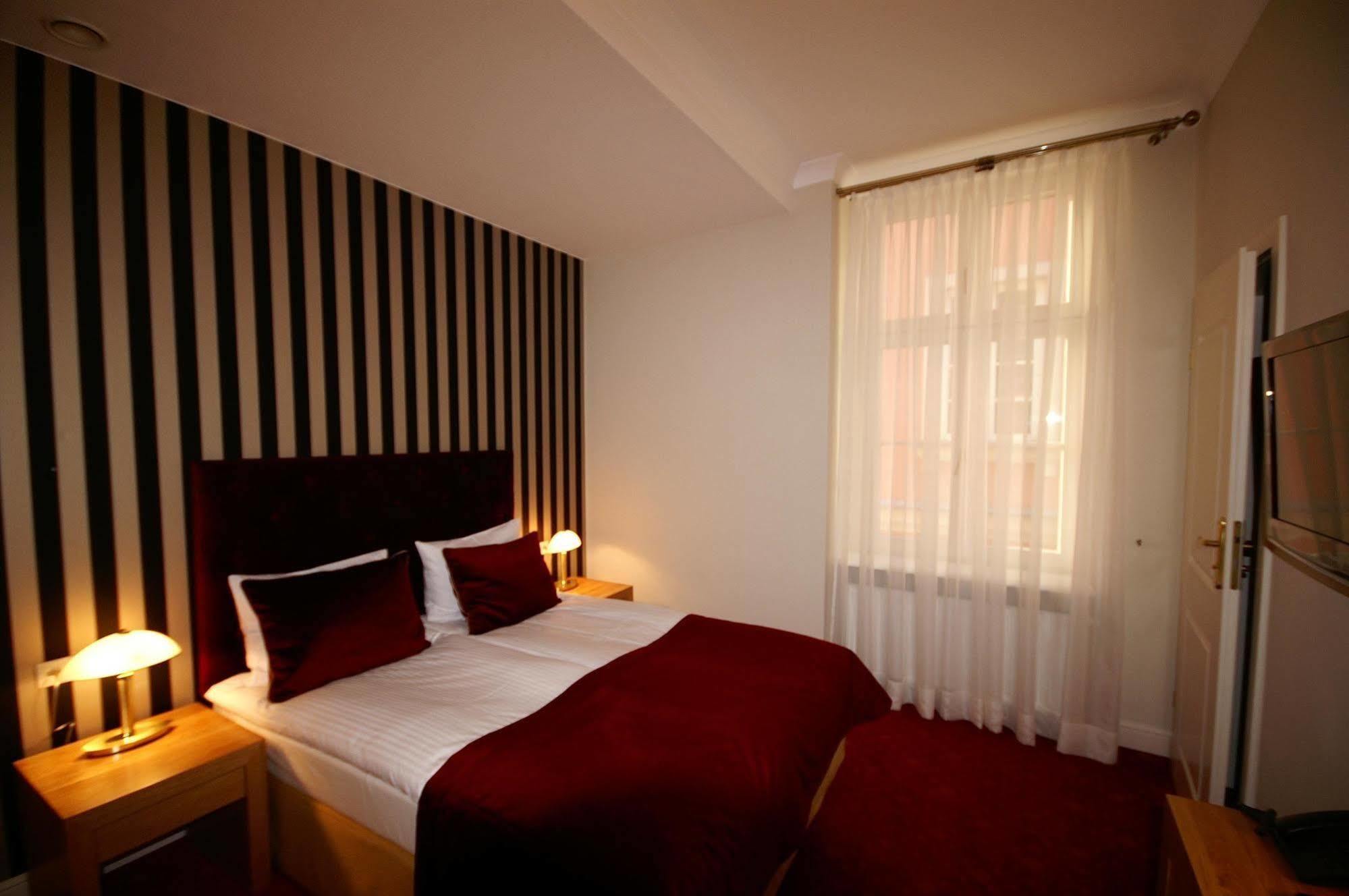 Hotel Kolegiacki Poznań Extérieur photo